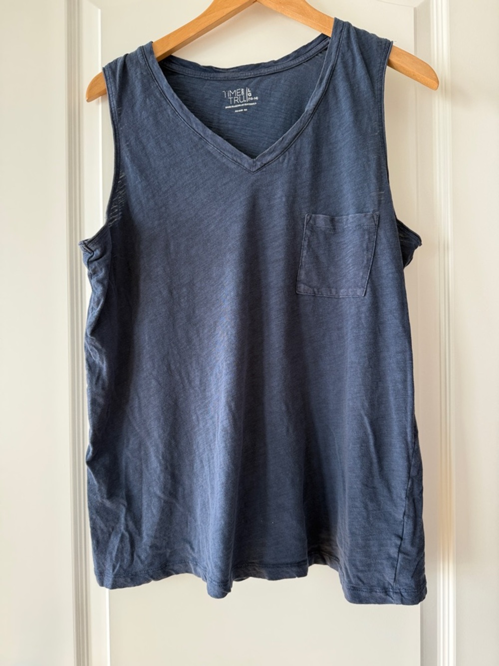 Time and Tru Navy V‑Neck Sleeveless Pocket Tee